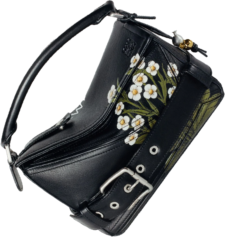 Bolso negro con bordado floral
